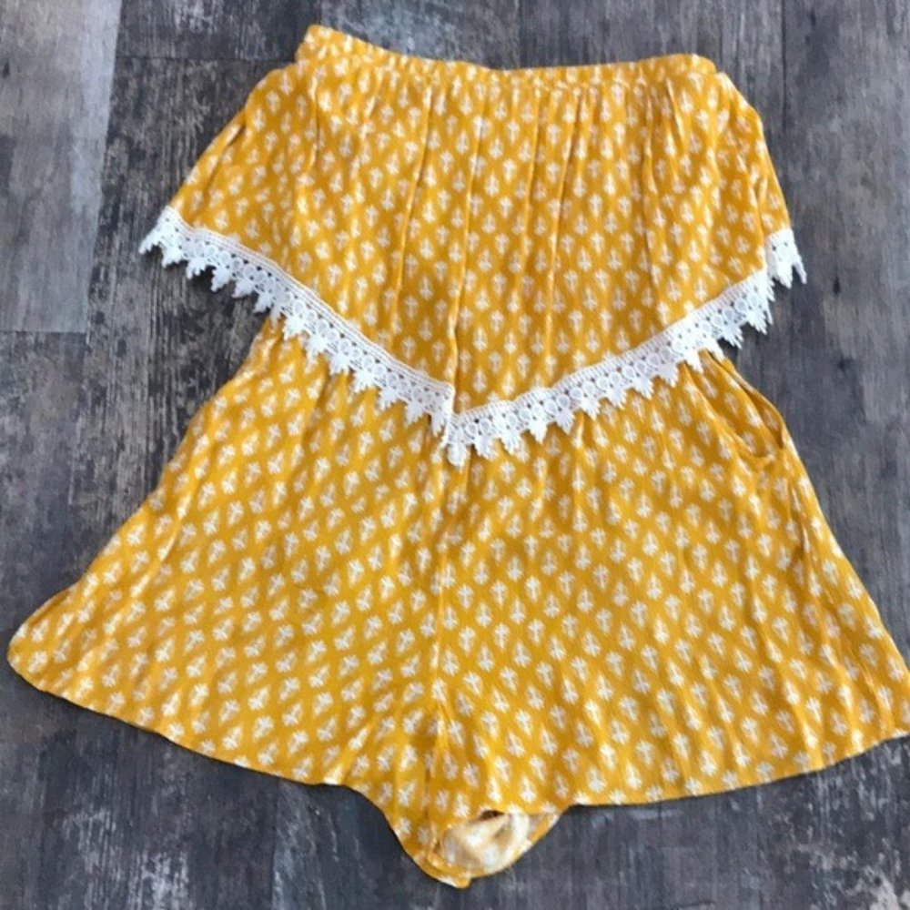 Xhilaration Off The Shoulder Romper size L…